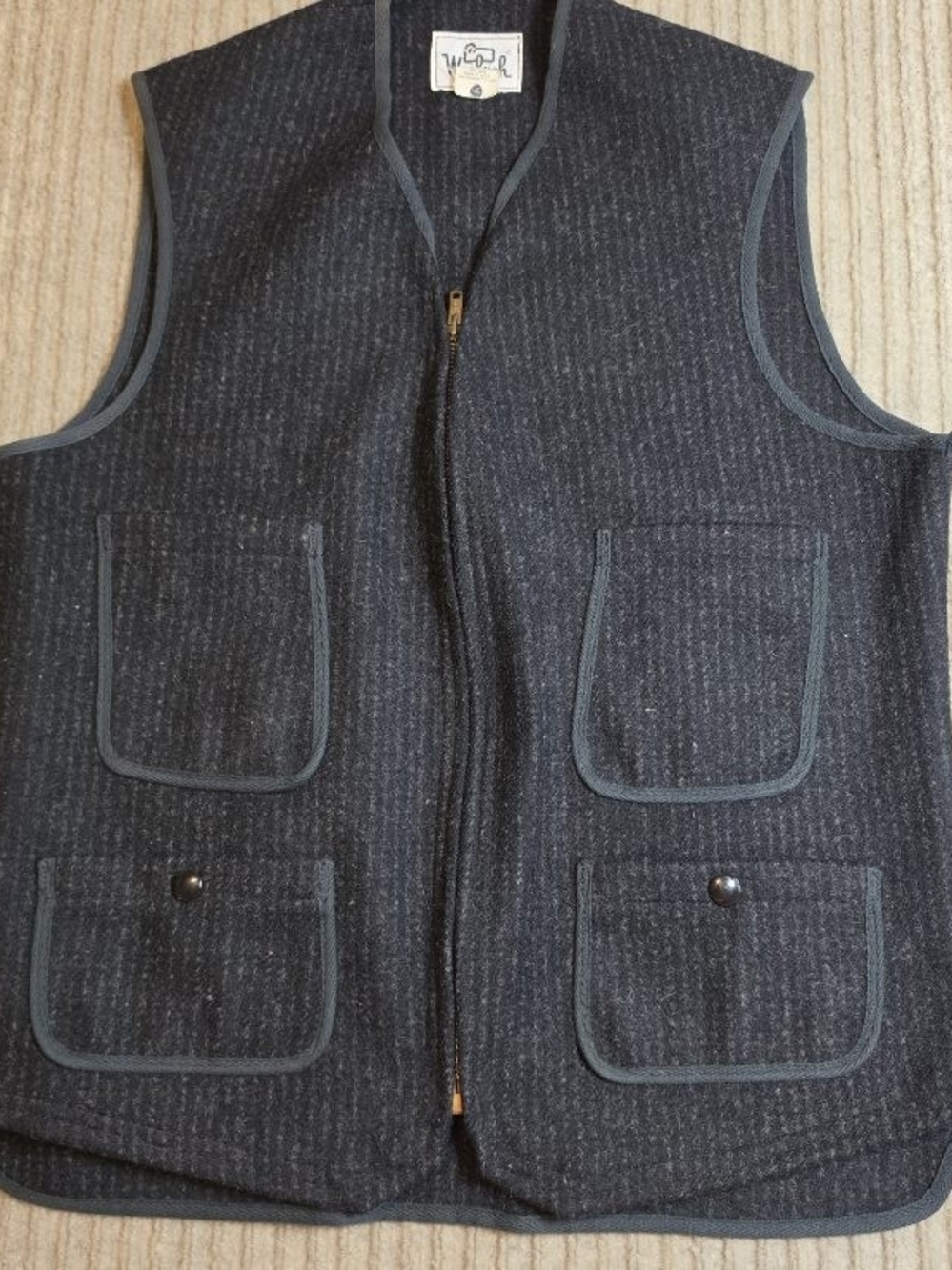 Vintage Woolrich Men’s S Wool Zip Up Buckle Back Hunting Vest Black/Gray Sz 38 S